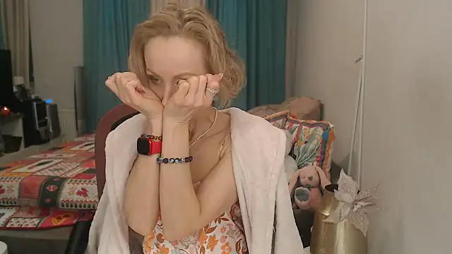 LuxuryNika online show from 04/06/26, 12:50