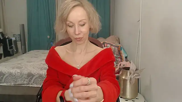 Snapshot of LuxuryNika chatting on 05/02/26, 05:18 LuxuryNika online show from 05/02/26, 05:18