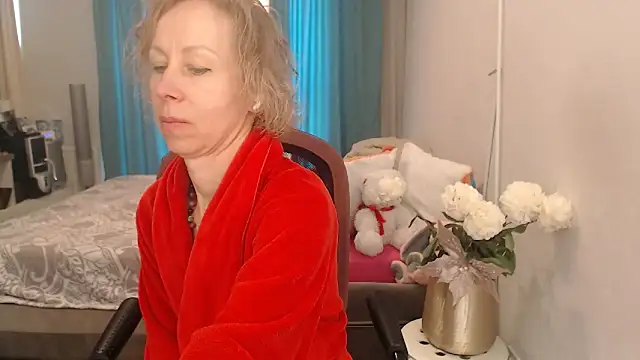 Snapshot of LuxuryNika chatting on 05/17/26, 09:38 LuxuryNika online show from 05/17/26, 09:38