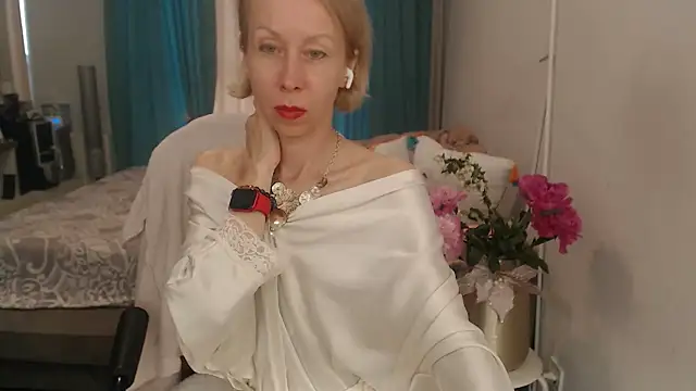Snapshot of LuxuryNika chatting on 06/10/26, 02:49 LuxuryNika online show from 06/10/26, 02:49
