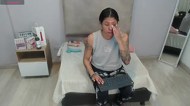 valevicious online show from 11/22/25, 01:32