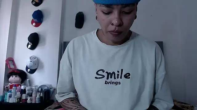 Snapshot of dulce_maria_x chatting on 10/22/25, 04:18 dulce maria x online show from 10/22/25, 04:18