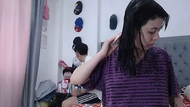 Snapshot of dulce_maria_x chatting on 10/25/25, 11:40 dulce maria x online show from 10/25/25, 11:40