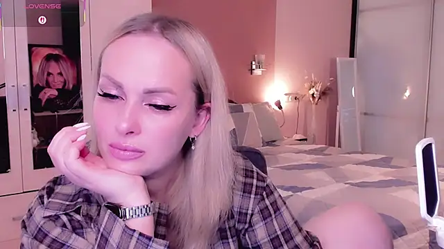 Libby Nora online show from 10/04/25, 09:51