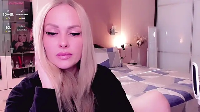 Libby Nora online show from 10/08/25, 10:46