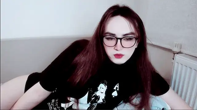 Snapshot of MinniMaksy chatting on 12/21/25, 08:05 MinniMaksy online show from 12/21/25, 08:05