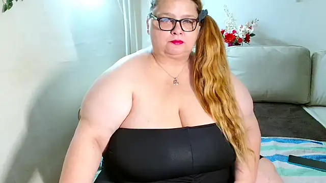 Snapshot of sexymollig chatting on 12/13/24, 02:16 sexymollig online show from 12/13/24, 02:16