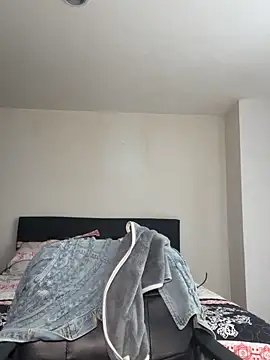 swrennn19 online show from 12/16/24, 07:21