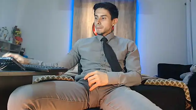 Snapshot of Andrew_4_ chatting on 09/15/25, 04:12 Andrew 4 online show from 09/15/25, 04:12