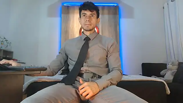 Snapshot of Andrew_4_ chatting on 10/21/25, 01:39 Andrew 4 online show from 10/21/25, 01:39