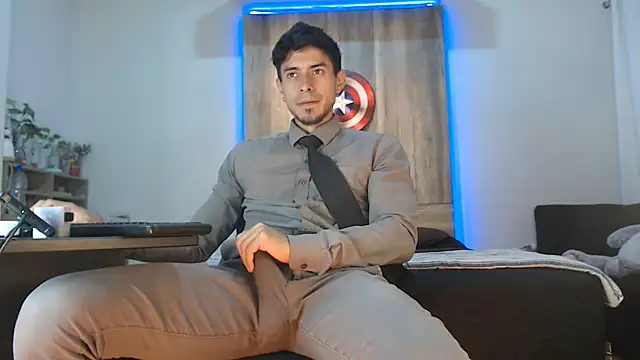 Snapshot of Andrew_4_ chatting on 11/18/25, 04:39 Andrew 4 online show from 11/18/25, 04:39