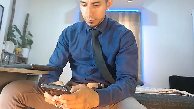 Andrew 4  online show from 02/08/26, 06:39