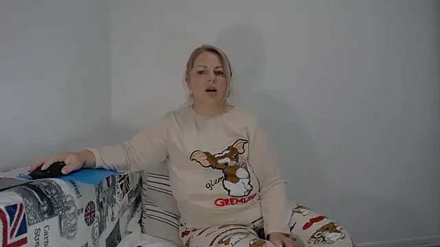 erikaerika online show from 09/28/25, 05:57