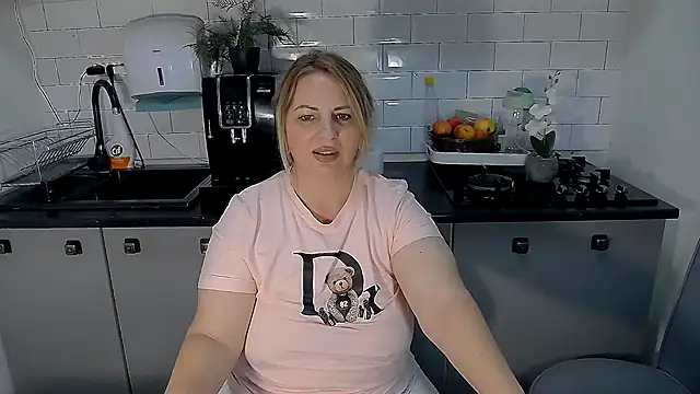 erikaerika online show from 10/08/25, 09:18