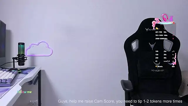 Snapshot of SkyqueenI chatting on 10/16/25, 08:37 SkyqueenI online show from 10/16/25, 08:37