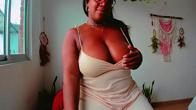 Adrilovechocolate online show from 12/05/24, 05:39