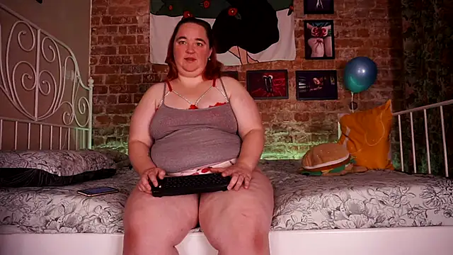 Snapshot of Evelively chatting on 10/02/25, 03:46 Evelively online show from 10/02/25, 03:46