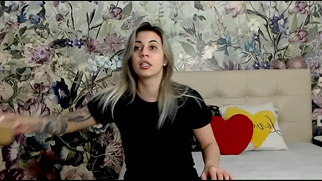 RoseDiamond06 online show from 02/11/25, 12:37