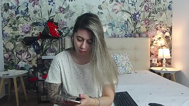 Snapshot of RoseDiamond06 chatting on 07/09/26, 01:48 RoseDiamond06 online show from 07/09/26, 01:48