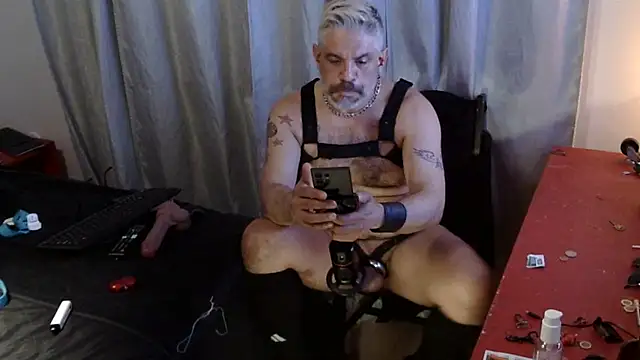 Snapshot of Bostophot73 chatting on 03/20/25, 08:09 Bostophot73 online show from 03/20/25, 08:09