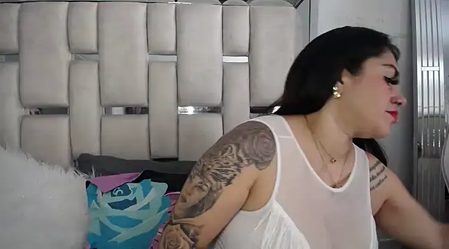 chelaqueen  online show from 02/12/25, 06:30