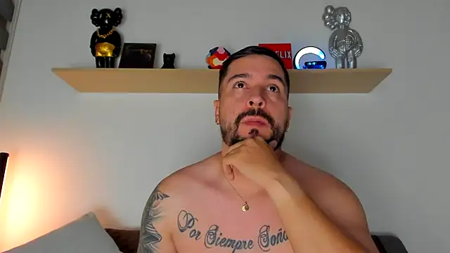 camilo restrepo21 online show from 02/01/25, 12:18