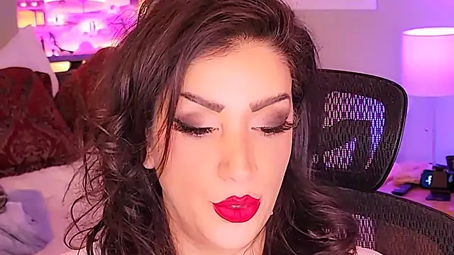 Snapshot of Wonderful_Woman chatting on 02/19/25, 02:44 Wonderful Woman online show from 02/19/25, 02:44