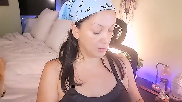 Snapshot of Wonderful_Woman chatting on 09/18/25, 01:18 Wonderful Woman online show from 09/18/25, 01:18