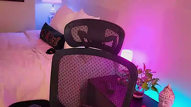 Snapshot of Wonderful_Woman chatting on 10/22/25, 04:02 Wonderful Woman online show from 10/22/25, 04:02