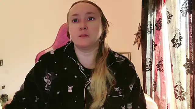 kisicaxx online show from 02/06/25, 08:39