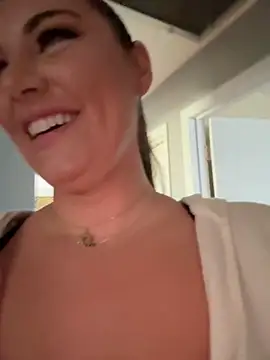 lovely beast online show from 09/16/25, 04:08