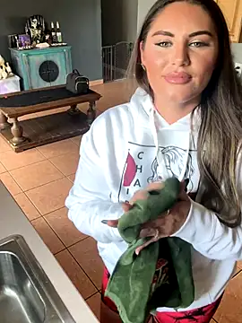 lovely beast online show from 10/08/25, 04:04