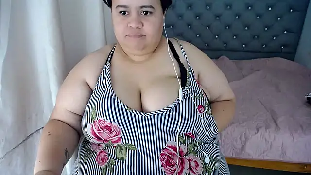 hotlesby4uxxx online show from 12/18/24, 03:55