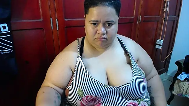 hotlesby4uxxx online show from 05/05/26, 01:02