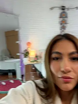 hollythomson online show from 10/09/25, 05:55