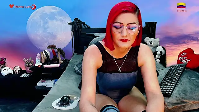 Snapshot of Hanna_Luna chatting on 12/17/24, 06:35 Hanna Luna online show from 12/17/24, 06:35