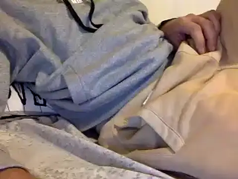 Snapshot of BADGUY2021 chatting on 12/20/24, 09:21 BADGUY2021 online show from 12/20/24, 09:21