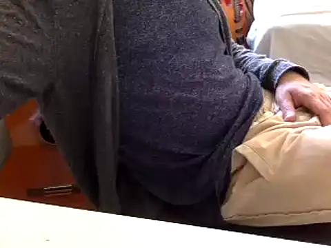 Snapshot of BADGUY2021 chatting on 01/03/25, 09:47 BADGUY2021 online show from 01/03/25, 09:47