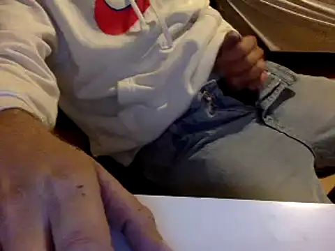 Snapshot of BADGUY2021 chatting on 01/12/25, 05:44 BADGUY2021 online show from 01/12/25, 05:44