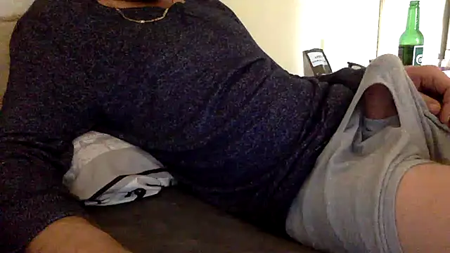 Snapshot of BADGUY2021 chatting on 12/20/25, 07:59 BADGUY2021 online show from 12/20/25, 07:59