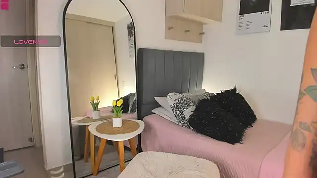 hollyprincess 2 online show from 04/07/26, 03:07