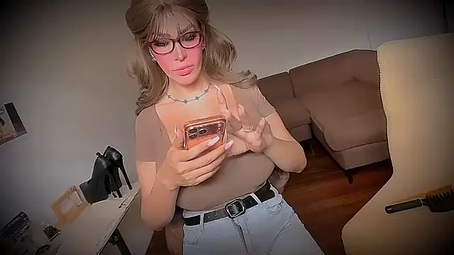 Snapshot of GiftedGirl4u chatting on 07/11/26, 01:08 GiftedGirl4u online show from 07/11/26, 01:08