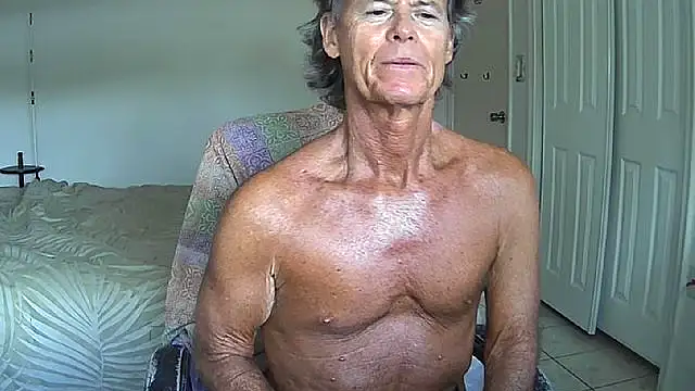 nakeedcowboi65 online show from 05/18/26, 09:42