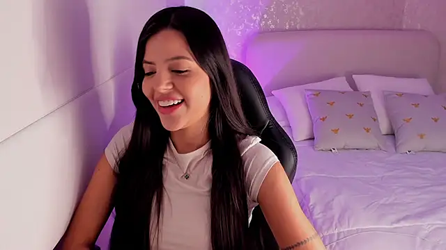 Snapshot of salome__11 chatting on 01/06/25, 05:06 salome 11 online show from 01/06/25, 05:06