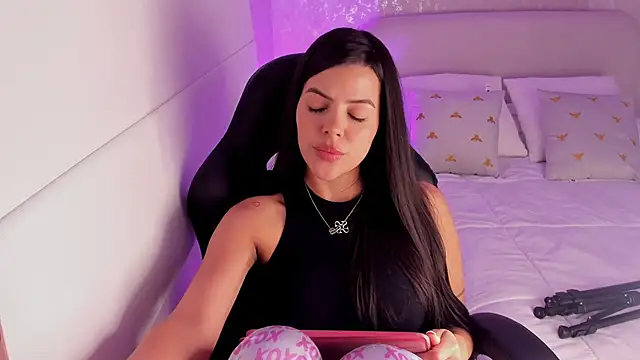 Snapshot of salome__11 chatting on 01/17/25, 03:45 salome 11 online show from 01/17/25, 03:45