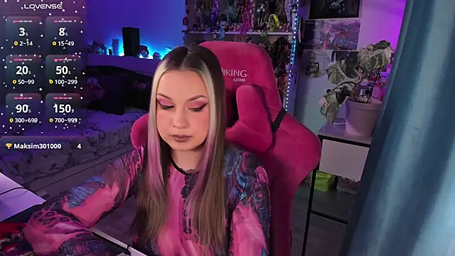 Snapshot of ChloeKohaku chatting on 12/17/24, 10:44 ChloeKohaku online show from 12/17/24, 10:44