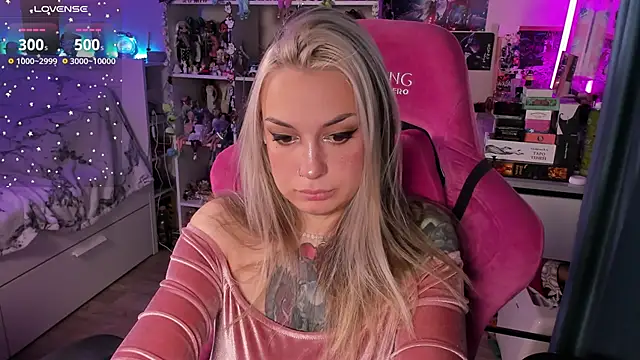 Snapshot of ChloeKohaku chatting on 11/01/25, 05:31 ChloeKohaku online show from 11/01/25, 05:31