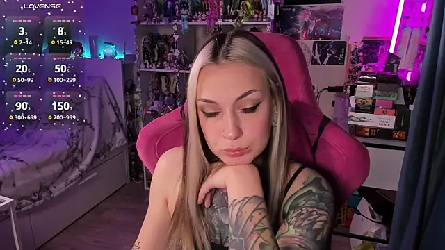 Snapshot of ChloeKohaku chatting on 11/25/25, 03:17 ChloeKohaku online show from 11/25/25, 03:17