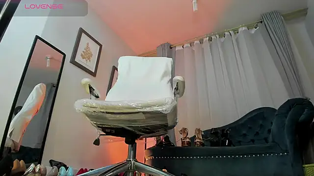 Ashley leon  online show from 02/08/25, 01:22