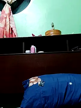 QueenSoreal online show from 12/17/25, 02:45